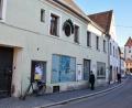 Bild: Stephan Huber
Die ehemalige Eisenwarenhandlung Platzer in der Oberen Nabburger Straße in Amberg. Idyllisch gelegen, direkt neben dem Nabburger Tor. Die Amberger Wohnwertbau hat das Anwesen jetzt gekauft und will hier Wohnungen schaffen.