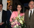 Bild: Hirsch
Strahlende Gesichter bei der CSU: Martina Englhardt-Kopf (Zweite von rechts) hat bei der Bundestagswahl am Sonntag das Direktmandat im Wahlkreis Schwandorf gewonnen. Dazu gratulieren Kreisvorsitzender Alexander Flierl (rechts) und Neunburgs Bürgermeister Martin Birner (links).