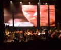 Bild: Kunz
Das Symphonic Orchestra unter Leitung von Sergii Cherniak spielt die Titelmusik aus "Gladiator". Im Hintergrund werden Szenen aus dem Film gezeigt.