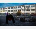 Bild: Wolfgang Steinbacher
Der Zustand der Schule in Hirschau ist nach dem Absturz eines Fensters Thema im Stadtrat. Dieser Teil des Gebäudes steht leer.