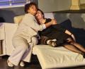 Bild: Tobias Schwarzmeier
Ein skurriler Moment vor dem Hammer-Finale: Ana (Mona Fischer, links) und Beatriz (Claudia Lohmann) umarmen sich über der Leiche ihres Geliebten, der auch nach dem Tod einiges erdulden muss. Doch wer war die Mörderin?