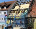 Bild: Stefanie Gradl
Derzeit wird der Dachstuhl des Groß-Anwesens am Vilsecker Marktplatz saniert, ehe in wenigen Wochen der Innenausbau beginnt.