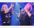 Bild: uz
"Steely Five" heizen den Rockfans in Weiden tüchtig ein.