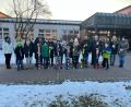 Bild: Kerstin Krämer-Höreth
Schülerinnen und Schüler der Grundschule Waidhaus freuen sich über die Skiausrüstungen. Erster Bürgermeister Markus Bauriedl, einige Sponsoren, Elternbeiräte und Lehrkräfte freuen sich über die Spende.