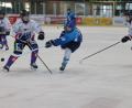 Archivbild: Dieter Jäschke
Durch die beiden Siege am Wochenende übernahmen die U17-Junioren der Young Blue Devils Weiden (im Bild Bastian Schraml im blauen Trikot) die Tabellenführung in der Bayernliga-Meisterrunde, 	Archivbild: Dieter Jäschke