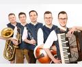 Bild: Studio1Fotografie/exb
Die fünf Musiker von Power Hoch 5 (von links): Christian Koch, Moritz Ponader, Stefan Neger, Stefan Schmidt und Simon Schmidt.