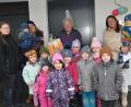 Bild: dob
Die Kinder aus dem städtischen Kindergarten Anton Ferazin haben Johann Gösl auch nach seinem Ausscheiden aus dem Stadtrat längst nicht vergessen und überbrachten viele guten Wünsche zum 80. Geburtstag.