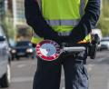 Symbolbild: Paul Zinken/dpa
Eine Routinekontrolle an der Bundesstraße 303 bei Marktredwitz weitete sich zur Suchaktion aus. Auf der Flucht ist ein 50-Jähriger.