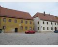 Bild: fg
Die Sanierung dieser beiden Innenstadthäuser liegt dem Hirschauer Stadtrat besonders am Herzen. Das Gremium hofft, dass diese Gebäude in der ersten Bauphase angegangen werde