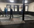 Bild: exa
Die Mitglieder des Bauausschusses machten sich ein Bild vom Innenraum des Leichenhauses, das saniert werden soll.