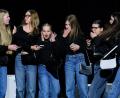 Bild: Peter Ringeisen
Was da wieder auf Whatsapp gepostet wurde! Die Freundinnen sind entsetzt - in einer Szene aus "Ein Schultag auf rePLAY" von der Theatergruppe "Theaterfieber" der Schönwerth-Realschule.