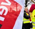Bild: Gabi Schönberger
Mit dem Warnstreik in Weiden erhöhen die Streikenden den Druck auf die Arbeitgeber.