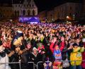 Bild: Petra Hartl
Die Amberger (und viel Auswärtige) lassen sich Weiberfasching nicht vermiesen: Bei der Hexennacht am Donnerstagabend war der Amberger Marktplatz wieder "druckt voll".