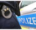 Symbolbild: Karl-Josef Hildenbrand/dpa
Die Verkehrspolizei Bamberg hat am Dienstag einen Betrüger in einem gestohlenem Audi kontrolliert und festgenommen. Der Mann ist in Untersuchungshaft.