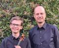 Bild: Kammermusikkreis Waldsassen/exb
Der junge Geiger Clemens Reißenweber wird von seinem Vater Marcus Reißenweber am Klavier begleitet.