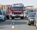 Symbolbild: Jan Woitas/dpa-Zentralbild/dpa
So gehts richtig: Die Autos fahren nach links und rechts, dass die Einsatzfahrzeuge zum Unfallort können.