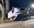 Bild: Polizeiinspektion Tirschenreuth/exb
Der Skoda blieb auf dem Dach liegen.