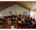 Bild: Wilnauer/exb
Autorin Anna Brüggemann liest in der evangelischen Kirche Pgreimd aus ihrem neuen Buch "Wenn nachts die Kampfhunde schlafen – Roman über Mütter und Töchter“
