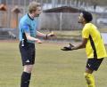 Bild: Hubert Ziegler
FC-Neuzugang Mandela Singh-Sharpe (rechts) sah in der 44. Spielminute die Rote Karte. Diskussionswürdig, meinten die Amberger.