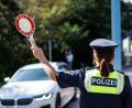 Bild: Matthias Balk/dpa
In Vohenstrauß kontrollierte die Grenzpolizei Waidhaus am Samstag einen Autofahrer, der zu tief ins Glas geschaut hatte.