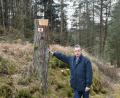 Bild: Petra Hartl
Erwin Vogel aus Fürnried ist entsetzt: Fast 40 Jahre alte, gesunde Kiefern sind abgesägt worden. Für ihn gibt es dafür keinen nachvollziehbaren Grund. Bauhof und Bürgermeisterin widersprechen seiner Kritik vehement.