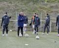 Archivbild: Hubert Ziegler
Hinter der DJK Gebenbach liegen anstrengende Trainingswochen. Mit dem Heimspiel am Samstag gegen den ASV Cham startet die Restrunde. Trainer Markus Kipry (Zweiter von links) fordert volle Konzentration in jedem Spiel.