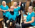 Bild: Gabi Schönberger
Michaela Wodniock (62) aus Schirmitz, Melanie Thoma (28) aus Weiden, Silvia Dietl (57) aus Parkstein, Daniela Thoma (57, seit wenigen Tagen Parksteinerin), und Doris Neupert (71) aus Weiden (von links nach rechts) bilden das Kernteam im Marktcafé "Hyggli" in Parkstein.