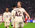 Bild: Tom Weller/dpa
Torschützen unter sich: Jamal Musiala (Mitte) jubelt mit Harry Kane (rechts). Kane traf zwei Mal, Musiala machte das 2:0.