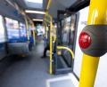 Symbolbild: Sven Hoppe/dpa
Ein Bus steht an einer Haltestelle in München.