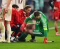 Bild: Tom Weller/dpa
Nach knapp einer Stunde musste Manuel Neuer ausgewechselt werden: Er hatte sich beim Torjubel zum 2:0 einen Faserriss in der Wade zugezogen.