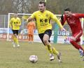 Bild: Hubert Ziegler
Der Amberger Ludwig Richthammer (links) zieht vor einer Woche im Spiel gegen Seebach seinem Gegenspieler davon. Die Partie verlor der FC mit 0:2. Am Samstag kommt die SpVgg Lam an die Vils.