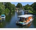 Bild: Patrick Pleul/dpa
Manchmal muss man Geduld haben: Hausboote vor der Schleuse Wendisch Rietz, die Storkower See und Scharmützelsee miteinander verbindet.