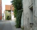 Bild: Portner
Das Leerstands-Ensemble zwischen Hauptstraße, Kirchstraße und Pfarrgasse ist als Standort für ein Seniorenheim anvisiert. In einer Pressemitteilung stellt die Stadt Schönsee klar, wie es damit weitergehen soll.