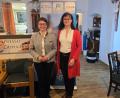 Bild: Bernhard Hinteregger
Die Bürgermeister-Kandidatin der Auerbacher CSU, Birgit Barth (rechts), mit Bundestagsabgeordneter Susanne Hierl.