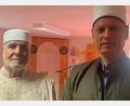 Bild: Christine Strasser
Imam Maher Khedir (rechts) und sein Vertreter Khalafalla Almahunna begrüßen rund 300 Gläubige zum Freitagsgebet.