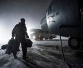 Symbolbild: Staff Sgt. Jonathon Alderman/ US Air National Guard
Ein US-Soldat steigt mit gepackten Sachen in ein Militärflugzeug: Sollten die US-Truppen komplett aus Europa abgezogen werden, dürfte das schwere Folgen für die Wirtschaft in der Nordoberpfalz haben.