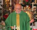 Bild: kro
Pfarrer Johann Nepomuk Trescher am Alter in Wernersreuth.
