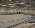 Bild: as
Einen freundlichen Eindruck vermittelt die Sporthalle durch die Verwendung von hellen Holzverkleidungen und farblich dazu passendem Bodenbelag.