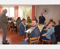 Bild: Kunz
Ernst Freuding überreicht Spenden aus der "Adventslicht"-Aktion.