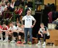 Archivbild: Hubert Ziegler
Michael Klose (stehend), Trainer HC Sulzbach-Rosenberg, bereitet seine Akteure auf das Heimspiel gegen den TV Wackersdorf vor.