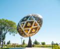Bild: Marc Webster/Travel Alberta/dpa
Lässt sich schwerlich verstecken: das gigantische Osterei im kanadischen Vegreville.