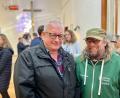 Bild: Gabi Schönberger
(von links) Robert Gebhardt (Vertrauensmann des Kirchenvorstands) und Stephan Müller (Learning Campus) stehen gemeinsam in der Pauluskirche in Trabitz.