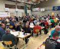 Bild: Lions Club Schwandorf/exb
Volles Haus beim Benefizpreisschafkopf des Schwandorfer Lions-Hilfswerks in Pfreimd