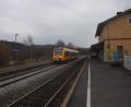 Bild: fz
Noch fährt die Oberpfalzbahn stromlos in den Bahnhof Windischeschenbach ein. Um die Strecke Regensburg-Hof zu elektrifizieren, wird eine Versorgungsleitung benötigt.
