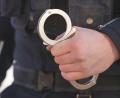Bild: Marcus Brandt/dpa
Polizisten nahmen in einer Sozialunterkunft in Amberg drei Personen vorläufig fest.