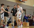 Bild: Dieter Jäschke
Trainer Gabriel Ionescu (Zweiter von rechts) gibt Paul Kreutzmeier Anweisungen. Die Hunters empfangen das Team aus Weiterstadt.