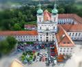 Archivbild: Obst- und Gartenbauverein Waldsassen/Klaus Schuster/exb
Die Aktion „Sportwagenfreunde helfen – Ein Erlebnistag für Kinder“ im vergangenen Jahr war ein großer Erfolg. Zahlreiche Fahrzeuge waren auf dem Basilikaplatz in Waldsassen zu bewundern. Am 13. Juli gibt es eine Neuauflage dieses Events.