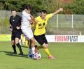 Archivbild: Hubert Ziegler
Paul Götz (rechts) traf für den FC Amberg zum zwischenzeitlichen 1:1-Ausgleich gegen den 1. FC Bad Kötzting.