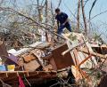 Bild: Rogelio V. Solis/AP/dpa
Bei den Tornados wurden - wie hier in Mississippi - Häuser komplett zerlegt.