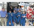 Bild: Uncredited/NASA/dpa
Das Standbild aus einem Video der Nasa zeigt, wie sich die Astronauten begrüßen.